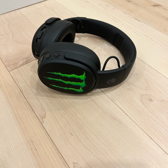 Monster Energy Skull Candy Blue Tooth Headphones - Picture 3 of 4